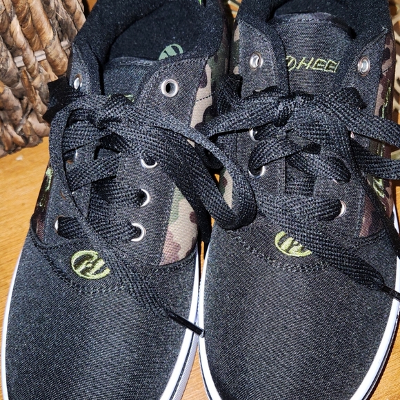 Heelys (Size 5 Y) NWOT - Picture 11 of 12